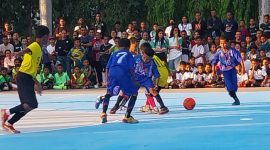 Pembukaan Turnamen Futsal Spater Cup antara SDI Wairotang versus SDK Wolofeo, Senin (6/10) di Lapangan Futsal SMPK Frater Maumere