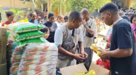 Kegiatan Pasar Murah di Kantor Kecamatan Kewapante dalam rangka memperingati HUT ke-61 Partai Golkar, Jumat (3/10)