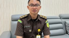 Ainul Yaqin, PNS Kejaksaan Negeri  Lembata, tercatat pada segmen Peserta Penerima Upah