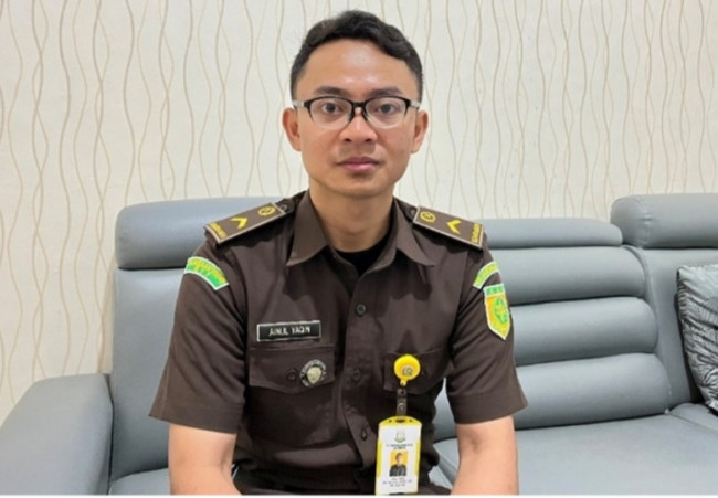 Ainul Yaqin, PNS Kejaksaan Negeri  Lembata, tercatat pada segmen Peserta Penerima Upah