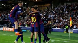 Skuad Barcelona merayakan golnya ke gawang Olympiakos di Liga Champions, Selasa (21/10)