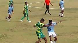 Pemain Bintang Timur Atambua dan PS Malaka berebut bola pada Match1 di Stadion Marilonga Ende, Rabu (12/11)