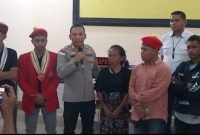 Kapolres Sikka AKBP Bambang Supeno memohon maaf atas kesalahan tindakan yang dilakukan Satresnarkoba, Kamis (6/11)