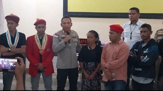 Kapolres Sikka AKBP Bambang Supeno memohon maaf atas kesalahan tindakan yang dilakukan Satresnarkoba, Kamis (6/11)