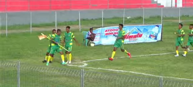 Euforia pemain PS Malaka usai mencetak gol ke gawang BMP Flotim di Stadion Marilonga, Selasa (24/11)