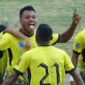 Desmond Nenobais merayakan gol ke gawang Flores United, Kamis (27/11)