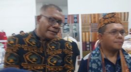 Wakil Bupati Sikka Simon Subandi Supriadi bersama Gubernur NTT Emanuel Melkiades Laka Lena saat launching NTT Mart, Minggu (14/12)