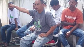 Galang, sopir angkuran kota protes atas tidak beresnya penertiban di Terninal Lokaria, Kamis (29/1)