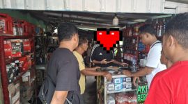 Tim Reskrim Polres Sikka melakukan penyelidikan kasus pencurian handphone, Rabu (28/1) 