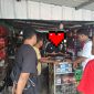 Tim Reskrim Polres Sikka melakukan penyelidikan kasus pencurian handphone, Rabu (28/1) 