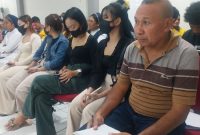 Seorang Imam sedang mendampingi 4 LC Eltras Pub yang terlilit cashbon