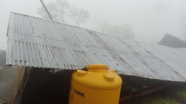 Sebuah bangunan sekolah roboh akibat diterpa angin kencang 
