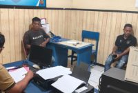 Gabriel Lado melaporkan dugaan pembiaran judi dadu regang di Pasar Bola, Senin (2/2)