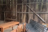 Bangunan darurat di SMP Negeri 049 Renggarasi