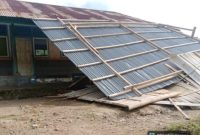 Kondisi bangunan darurat SDK Nuabhana di Wolorega yang roboh akibat diterjang angin kencang Januari lalu