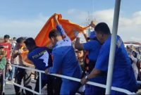 Tim SAR Gabungan Basarnas Maumere mengevakuasi jasad Mateus Rohi, Rabu (18/2)