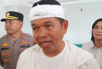 Gubernur Jawa Barat Dedi Mulyadi memberikan keterangan kepada wartawan di Kantor TRuK-F Maumere, Senin (23/2)