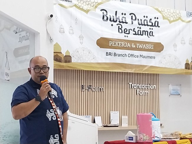 Pimpinan BRI Cabang Maumere I Nyoman Slamet Destrawan pada acara Buka Puasa Bersama, Rabu (11/3)