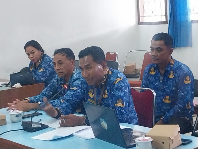 Pelaksana Tugas Kadis PKO Sikka saat di Ruang Pansus 1 LKPJ, Selasa (17/3)