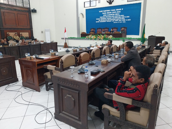 Suasana Paripurna DPRD Sikka tanpa kehadiran Bupati Sikka, Jumat (27/3)