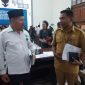 Pelaksana Tugas Kepala Dinas PKO Sikka Patrisius Pederiko dan Kepala Kantor Kemenag Sikka Yosef Rangga Kapodo