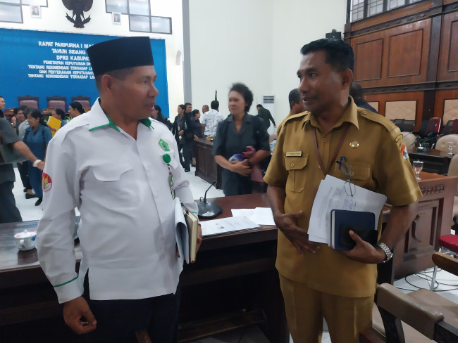 Pelaksana Tugas Kepala Dinas PKO Sikka Patrisius Pederiko dan Kepala Kantor Kemenag Sikka Yosef Rangga Kapodo