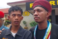 Stanislaus Dwi Magnus, kakak kandung STN, saat berada di Mapolres Sikka, Rabu (4/3)