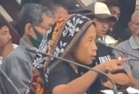 Maria Yohana Nona, ibu kandung korban, meminta polisi segeta menemukan barang bukti yang hilang