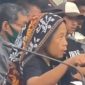 Maria Yohana Nona, ibu kandung korban, meminta polisi segeta menemukan barang bukti yang hilang