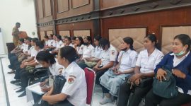 Para tenaga kesehatan PPPK Paruh Waktu mengikuti RDP di DPRD Sikka, Senin (20/4)