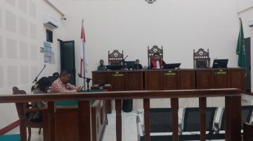 Suasana sidang putusan permohonan praperadilan kasus dugaan TPPO di Eltras Pub Maumere, Selasa (21/4)