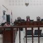 Suasana sidang putusan permohonan praperadilan kasus dugaan TPPO di Eltras Pub Maumere, Selasa (21/4)