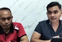 Kasat Reskrim Polrea Sikka Iptu Reinhard Dionisius Siga (baju hitam)