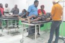 Pastor Dekan Dekanat Moni-Puncak Jaya, Keuskupan Timika RP Yanuarius Yance Yogi Pr saat menjenguk korban di Rumah Sakit Bilogai, Distrik Sugapa, Kabupaten Intan Jaya, Provinsi Papua Tengah, Minggu (17/5)