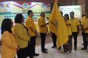 Ketua Terpilih Partai Golkar Sikka Gorgonius Nago Bapa menerima petaka Partai Golkar dalam Musyawarah Daerah XI di Hotel Capa Maumere, Senin (4/5)