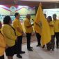 Ketua Terpilih Partai Golkar Sikka Gorgonius Nago Bapa menerima petaka Partai Golkar dalam Musyawarah Daerah XI di Hotel Capa Maumere, Senin (4/5)