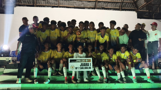 SMAS Katolik John Paul II pemenang Piala DPRD Sikka dalam Festival Sepak Bola Pelajar Nian Tana 