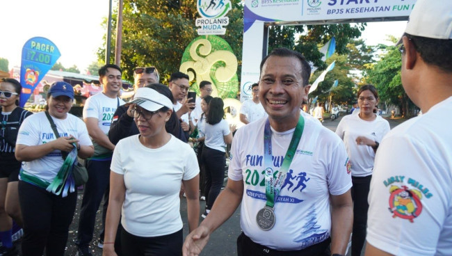 Direktur Utama BPJS Kesehatan Prihati Pujowaskito hadir dala Fun Run 2026 di Buleleng, Minggu (25/5)