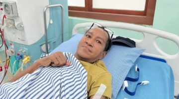 Emanuel Fernandez dalam perawatan kesehatan saat melakukan cuci darah