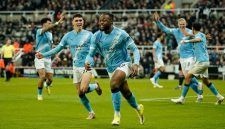 Selebrasi Semenyo usai melesakkan gol tunggal membawa Mancheister City juara FA Cup