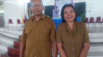Kepala SMKS Yohanes XXIII Bernad Keytimu bersama Tim Promosi Maria Inarti Yufrianti Iry