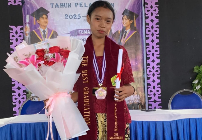 Maria Angela Yohanista, lulusan terbaik SMPK Yapenthom 1 Maumere
