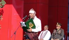 Bupati Sikka Juventus Prima Yoris Kago membacakan amanat Kepala BPIP pada saat peringatan Hari Lahir Pancasila, Senin (1/6)