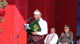 Bupati Sikka Juventus Prima Yoris Kago membacakan amanat Kepala BPIP pada saat peringatan Hari Lahir Pancasila, Senin (1/6)