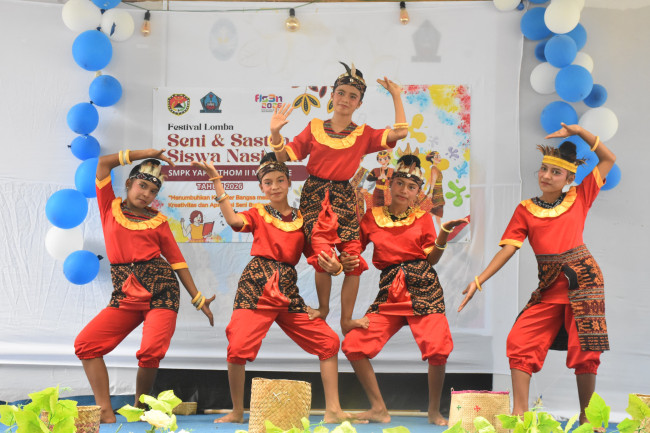 Kreativitas Pelajar SMPK Yapenthom 2 Maumere pada Lomba Tari Kreasi FLS3N Tingkat Kabupaten Sikka