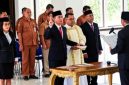 Bupati Sikka Juventus Prima Yoris Kago melantik Adrianus Firminus Parera sebagai Staf Ahli Bidang Pemerintahan, Hukum dan Politik, Senin (27/7)