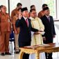 Bupati Sikka Juventus Prima Yoris Kago melantik Adrianus Firminus Parera sebagai Staf Ahli Bidang Pemerintahan, Hukum dan Politik, Senin (27/7)