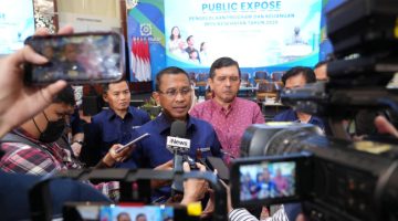 Direktur Utama BPJS Kesehatan Prihati Pujowaskito memberikqn keterangan kepada wartawan usai menggelar Public Expose Laporan Pengelolaan Program dan Laporan Keuangan BPJS Kesehatan Tahun 2025, Kamis (2/7)