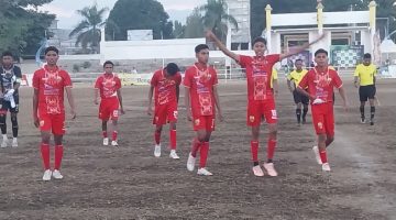 Pemain Perss Soe merayakan kemenangan atas Persada Sumba Barat Daya, Jumat (7/8)