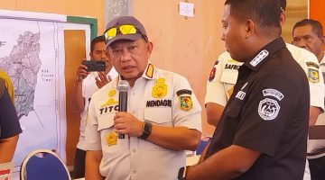 Menteri Dalam Negeri Tito Karnavian sewaktu berkunjung ke Maumere, Rabu (19/8)